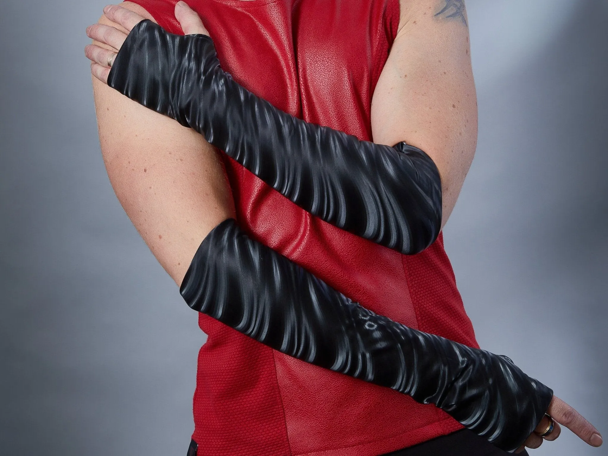 FG40-PUf Black PU arm warmers